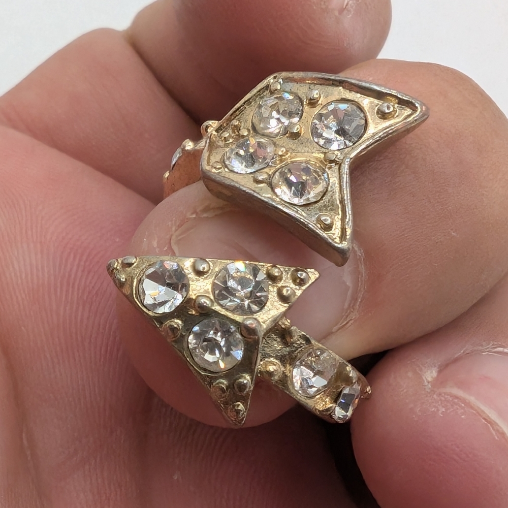 Coiled Arrow Bling Ring Sz 6